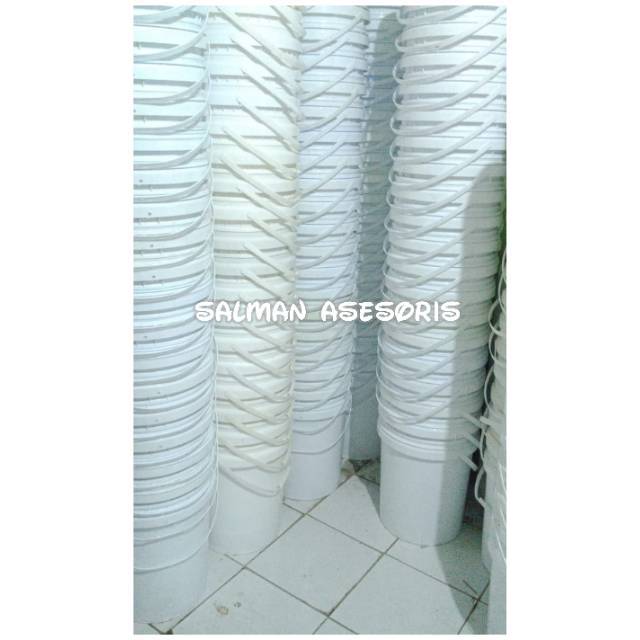 Ember Plastik Putih Polos 25kg / 20 Liter