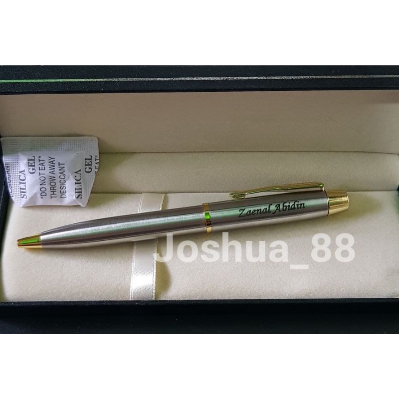 

Pulpen Parker Silver Klip Gold Brush Gratis Ukir Nama / Tulisan Sendiri
