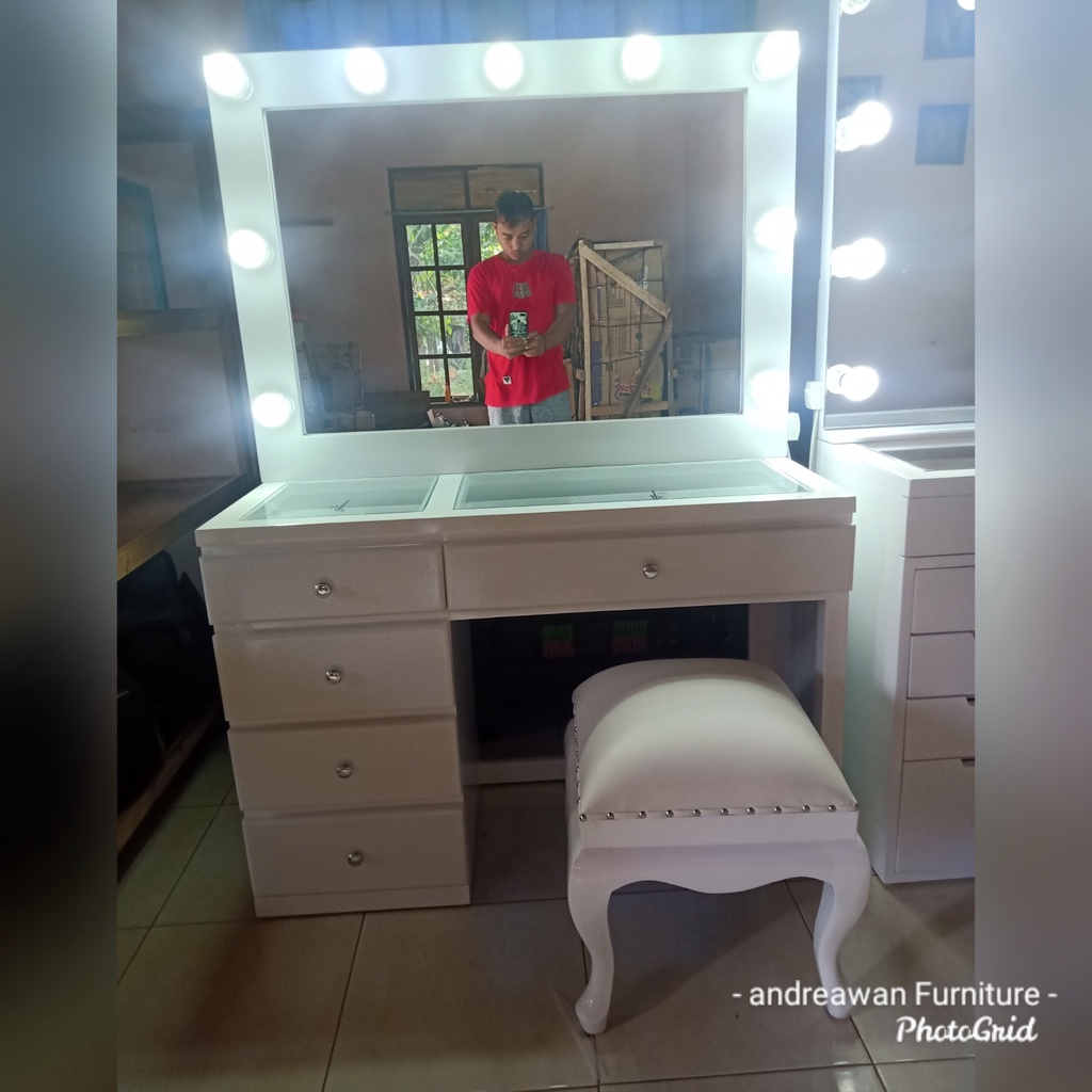 Meja Rias Artis  Meja Make Up  Meja Rias Lampu  Meja Rias Minimalis  Meja Rias Mebel Jati Jepara