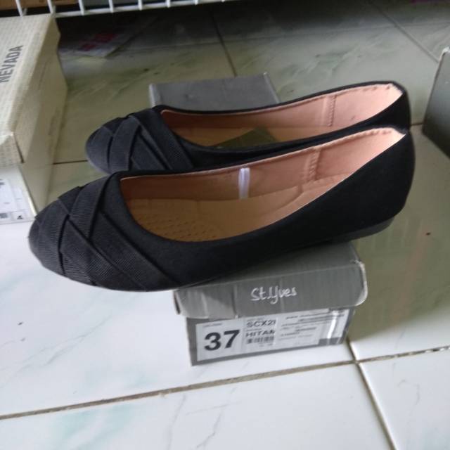 St.Yves flatshoes hitam size 37