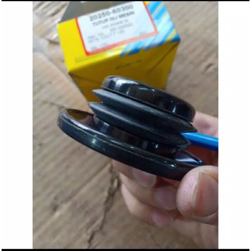 tutup oli pengisian mesin mitsubishi colt lama