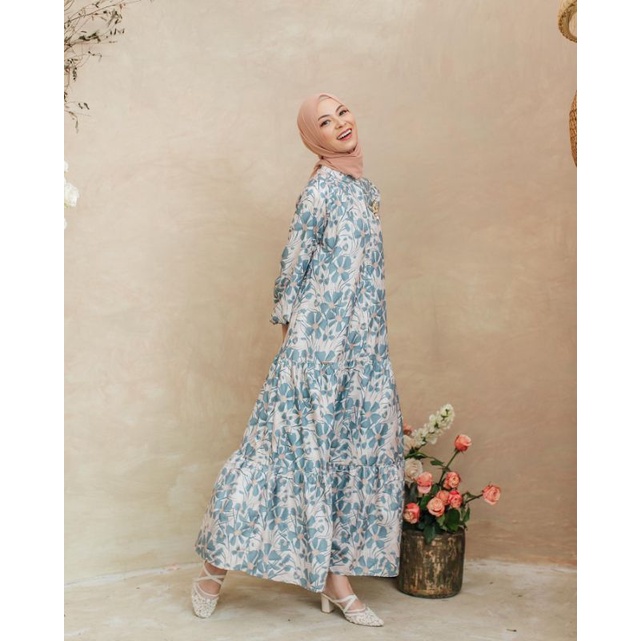 Jasmine Dress size S Wearing Klamby