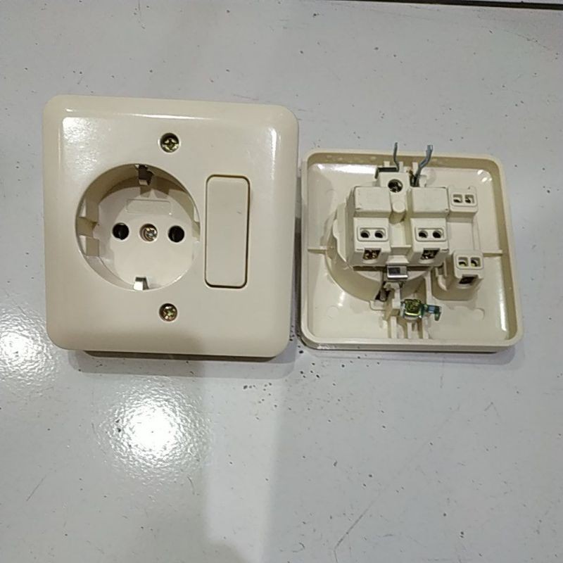 engkel stop ib cahaya/saklar+stopkontak ib cahaya