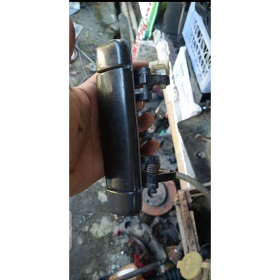 handle pintu luar kanan depan mazda 323 elite trendy laser GL