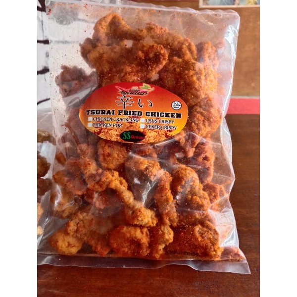 

kripik kulit ayam crispy 200gr//gurih//enak//pedas