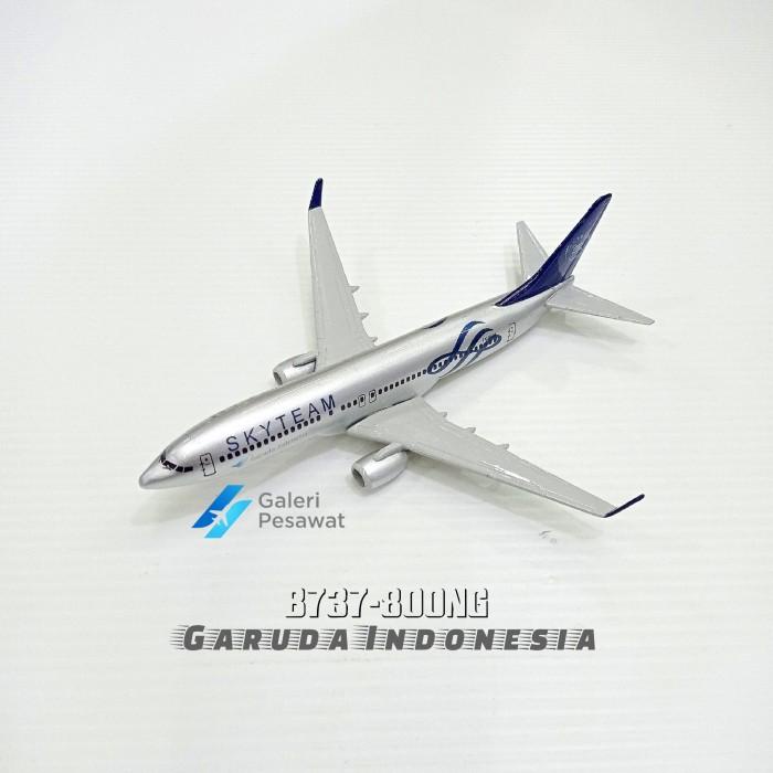 Diecast | Replika Miniatur Pesawat Garuda Indonesia Sky Team B737-800Ng