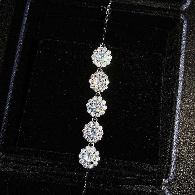 Luxury Fashion Snowflake Shape Moissanite Bracelet