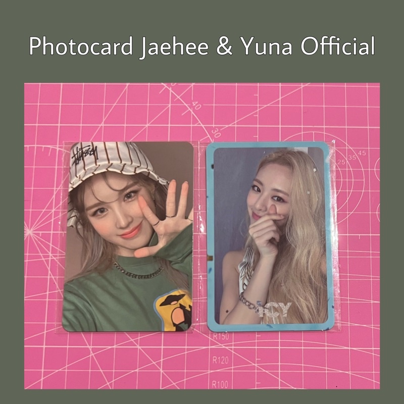 Photocard Yuna Itzy Icy Itz border biru pc jaehee jump up tarot We play weeekly Official