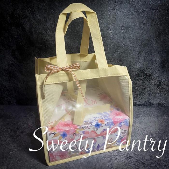 

Goodiebag Tas Spunbond Utk Kemasan Dus/Box/Packaging Kue Type Mika Ukuran 25 - Cream