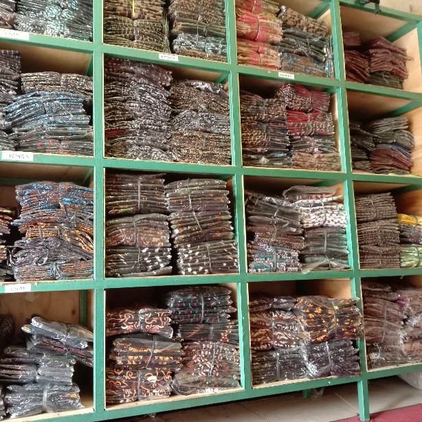 Hem Kemeja Batik Pria Slim Fit Modern Mewah Kualitas Top D640