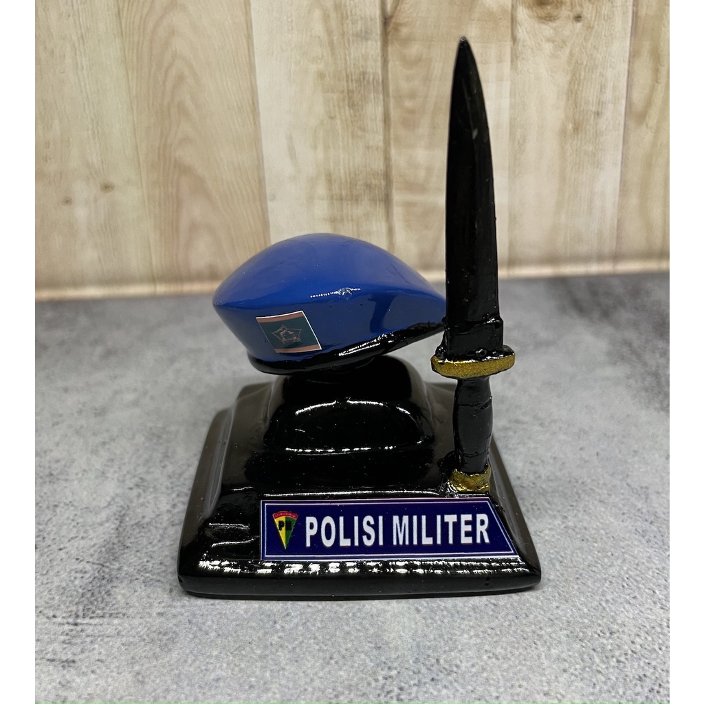 Miniatur Baret PM - Patung Police Militer - Miniatur Pajangan Baret PM