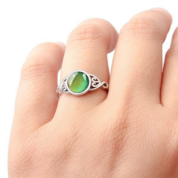 Women Fashion Simple Change Mood Ring / Smooth Fine Thin Emotion Feeling Changeable Ring /  Elegant Temperature Control Color Rings