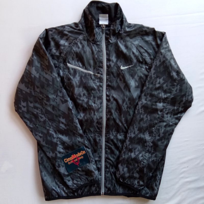 Jaket Nike Bekas