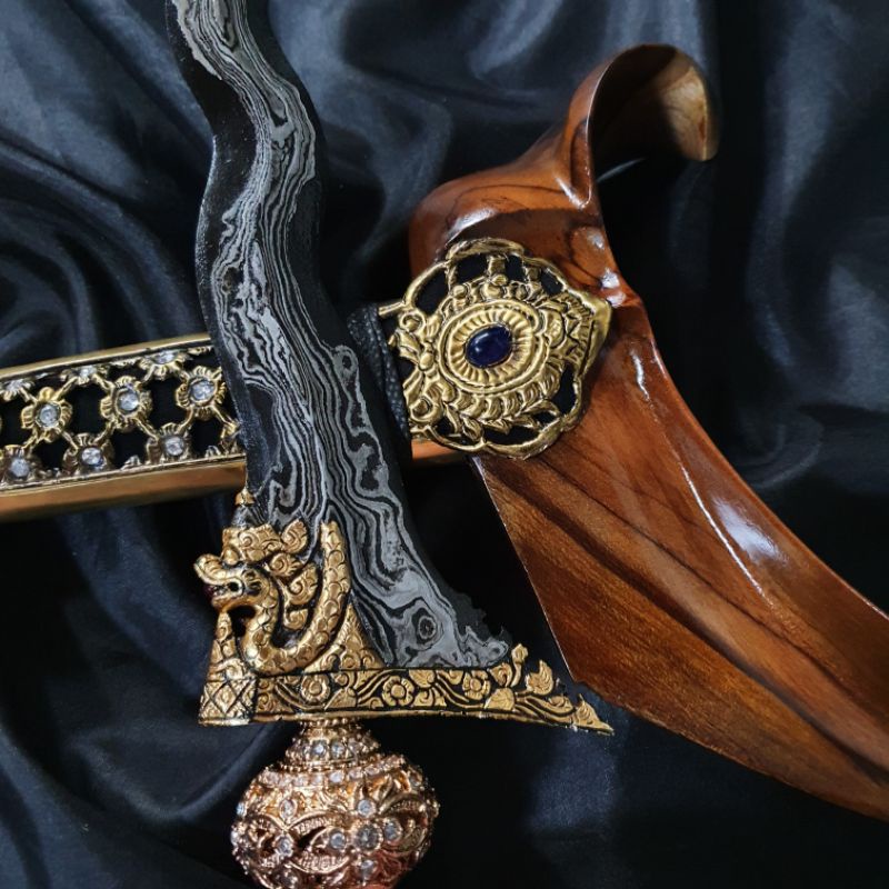 Keris Nogo Siluman Luk 13 Kinatah Sepuh Emas Pamor Wos Wutah