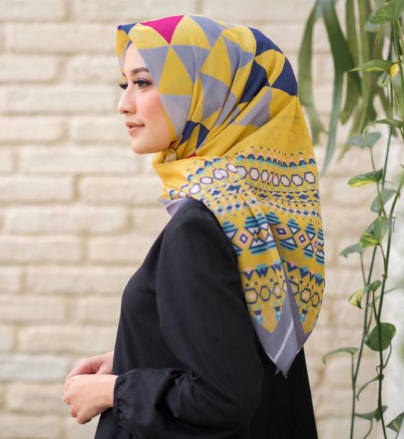 HIJAB SEGIEMPAT VEGA KUNING LASER CUT KH7761