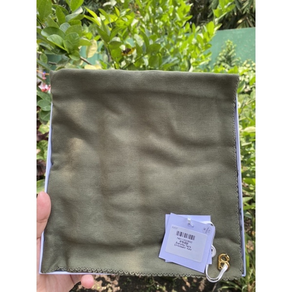 New Buttonscarves Tapis Embossed "Kale"