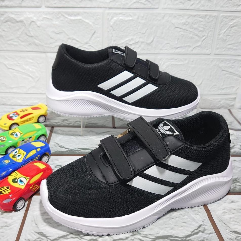 Serbuuuu.. SEPATU SEKOLAH  SEPATU ADIDAS HITAM POLOS REKAT SEPATU ANAK SNAEKERS CASUAL RUNNING SPORT