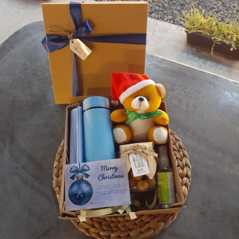 

Christmas Hampers-Gift Natal-Alat Makan dan Tumbler-Kado Natal