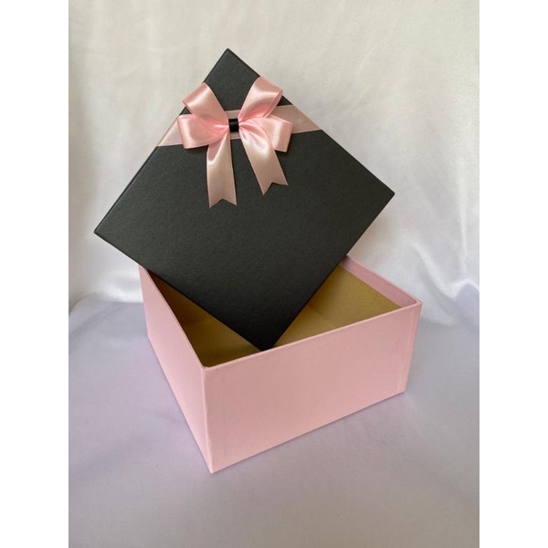

Kotak Kado Gift Box Hard Box Hampers Souvenir 20x20x10