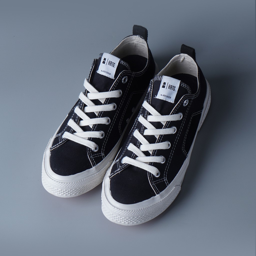SNEAKERS COWOK HITAM BIRU MISTY  VENDAGE LO - Charcoal Black Sneakers Vulcanized Heiden Heritage