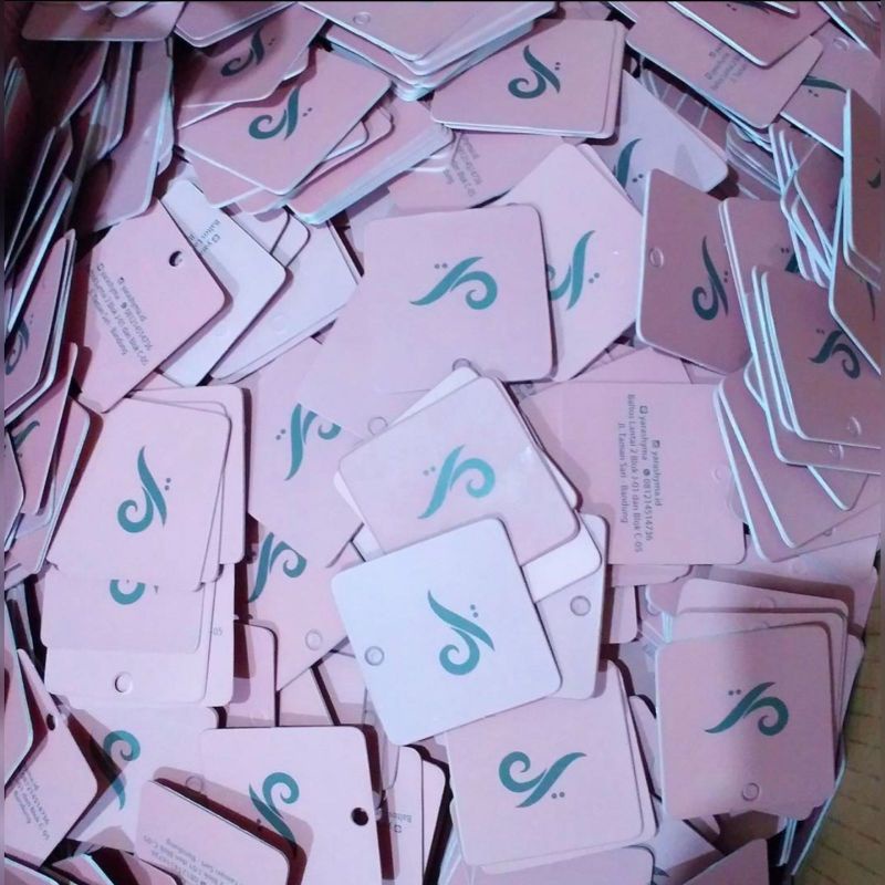 

JUAL HANG TAG LABEL BAJU HIJAB DISTRO CUSTOM TERBAIK TERMURAH MERK UKURAN 5X10 BAHAN ART PAPER 310GRM