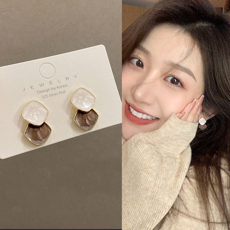 Anting Tusuk Gaya Korea Untuk Wanita