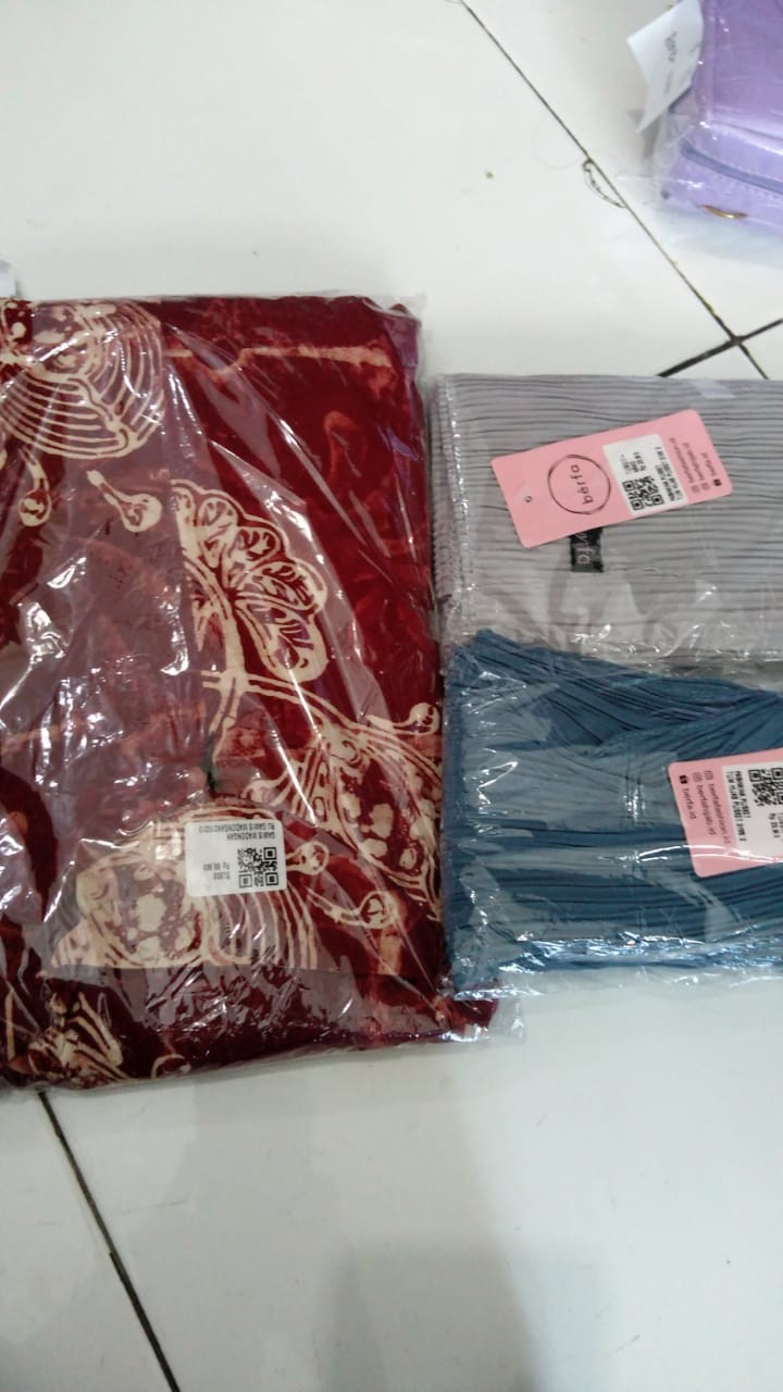 Benang Raja Atasan Tunik Kancing Rayon Rempel Ld 104 - 110cm