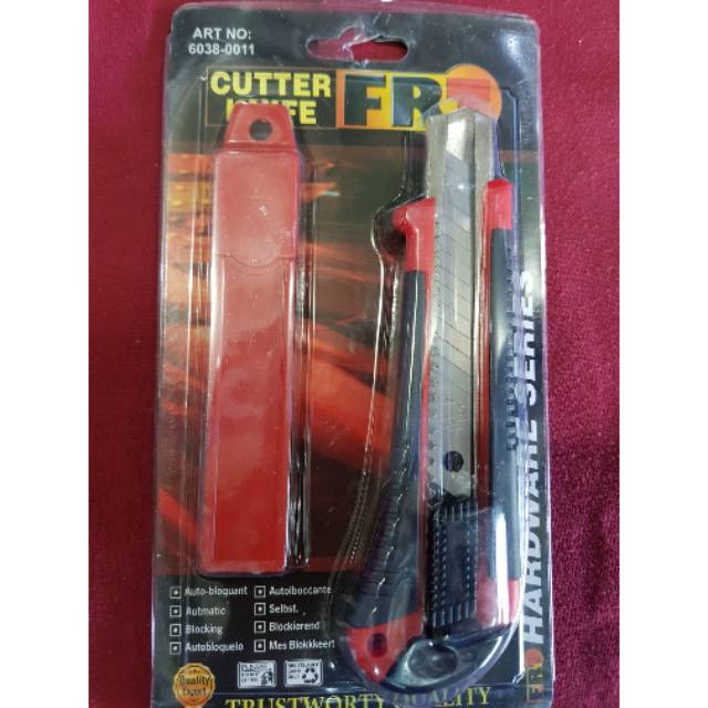 

Cutter besar plus isi Cutter