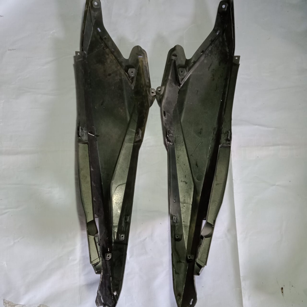 sepasang body Honda vario  belakang Honda Vario 150 original copotan motor