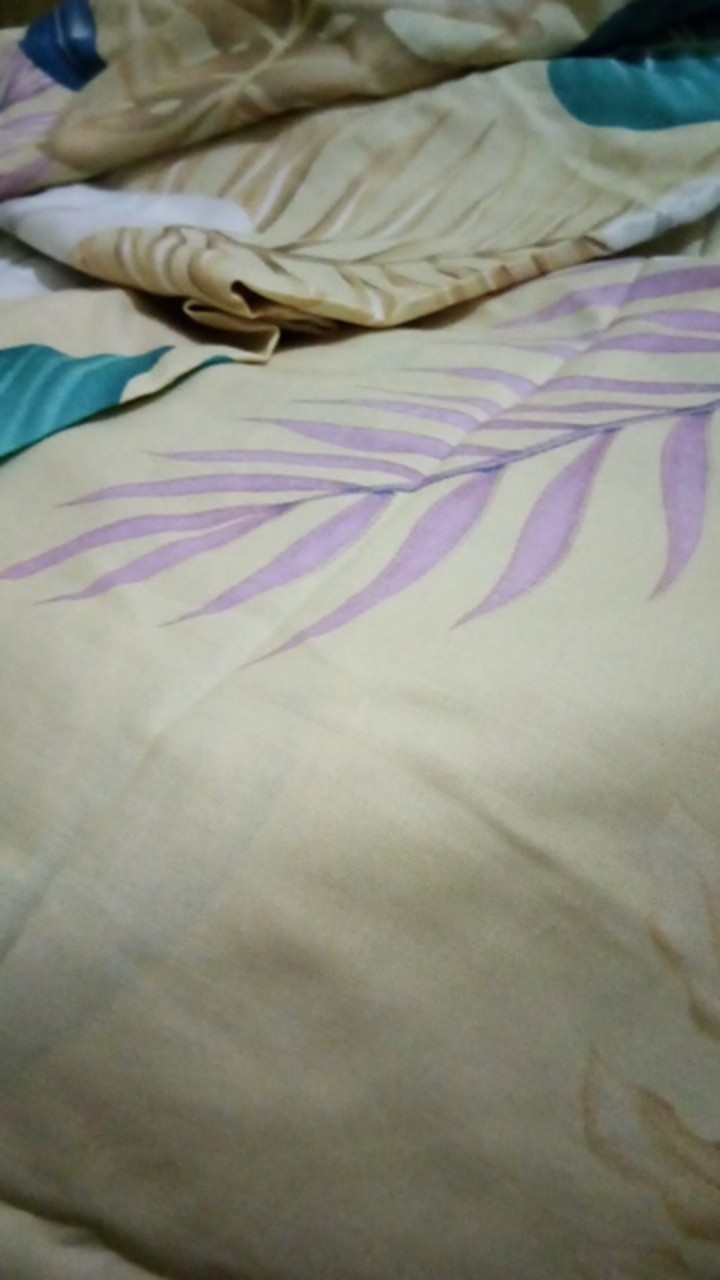 Set Sprei Maureen Gold / Merah Tulis Catatan By Esra Bunga Dasar Kuning Dan Merah Bunga