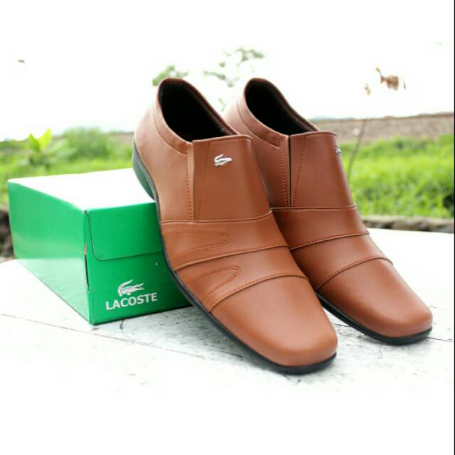 SEPATU PRIA PANTOFEL SLOP LACOSTE FORMAL TAN