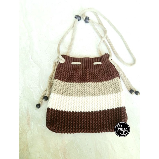 tas rajut serut oval tiga warna / selempang