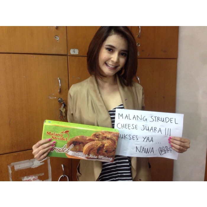 

oleh oleh Malang Strudel khas malang