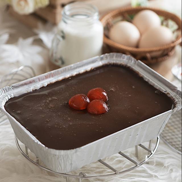 

Eclairs Cake Loyang Small by Sweet Dust