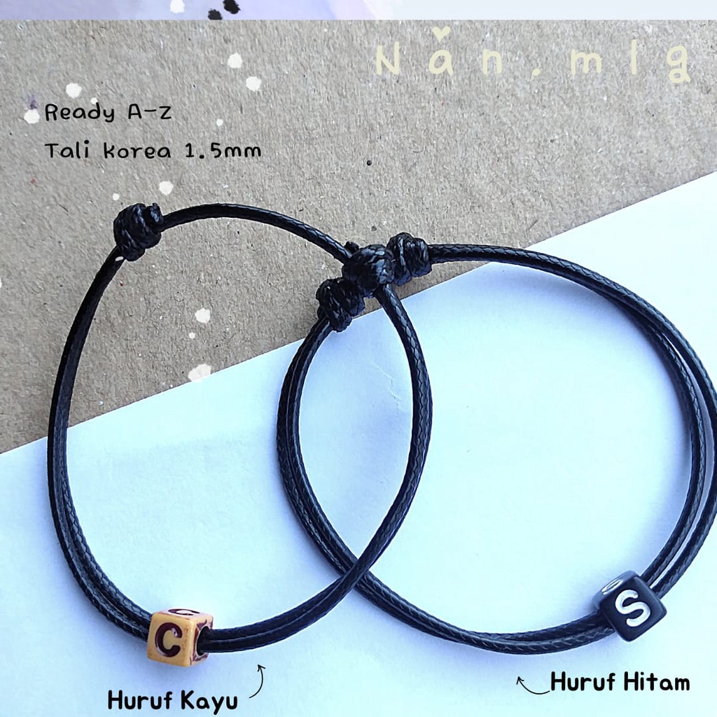 Gelang Inisial Huruf Hitam Kayu