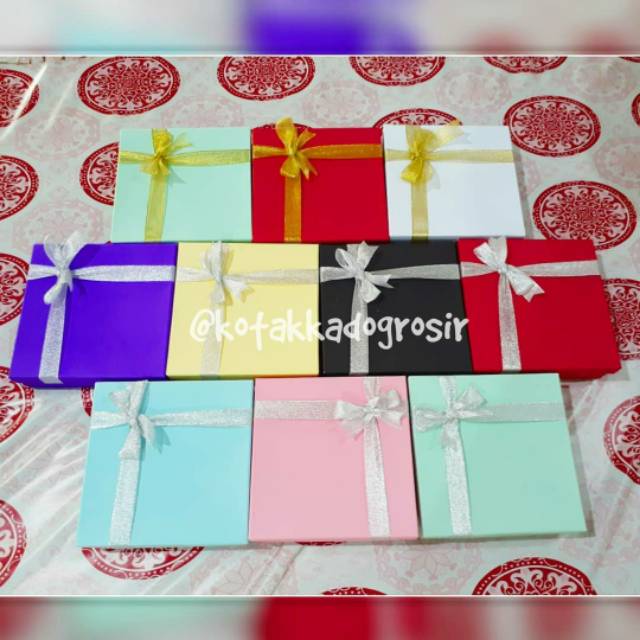 

Colourfull Box packing hijab 20x20x5 cm dengan pita