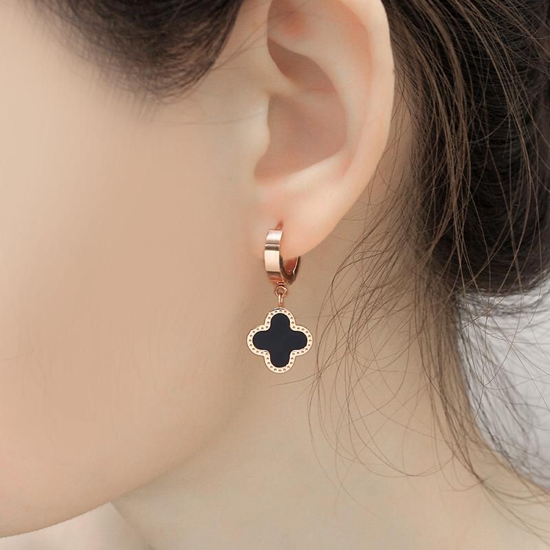 Anting Jepit titanium Clover Wanita Korea Lapis Emas 18K