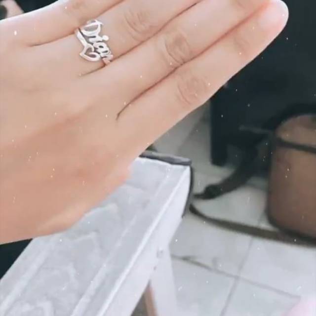 Cincin nama emas putih dengan kadar 75%