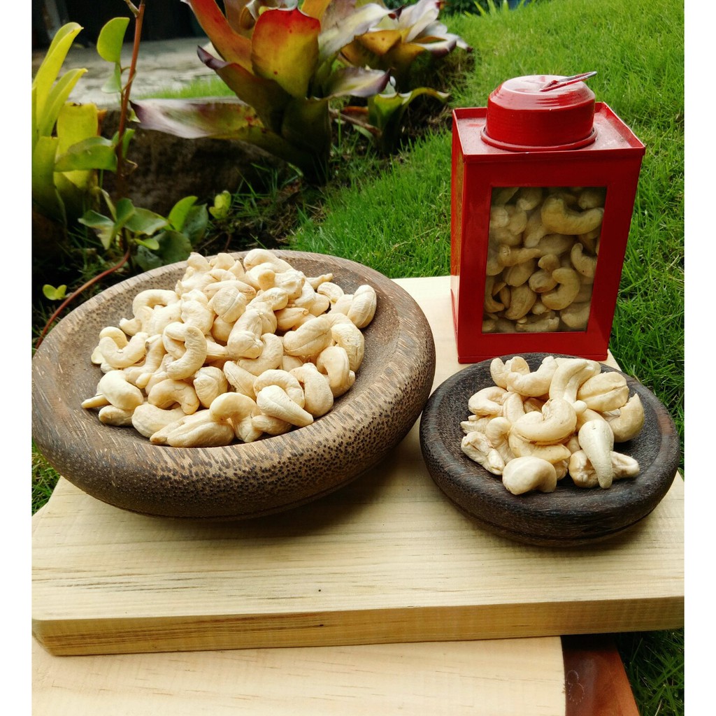 

Kacang Mede Putih