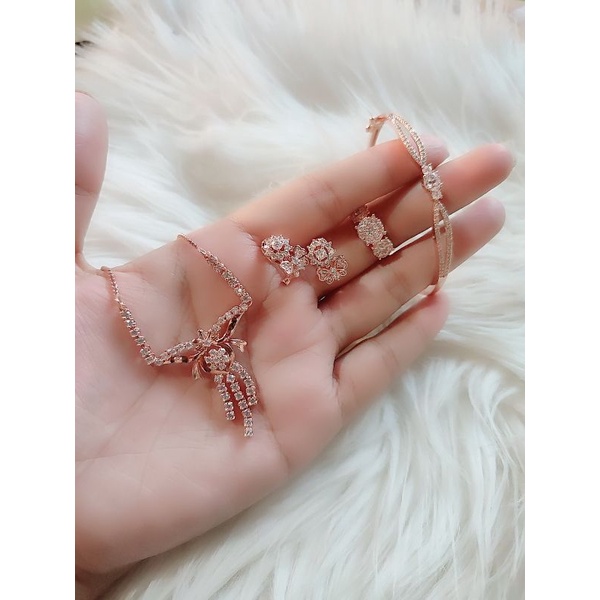 SET PERHIASAN WANITA TURA BERLIAN MEDAN