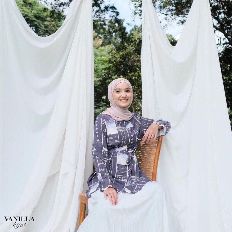 lily blouse vanilla hijab