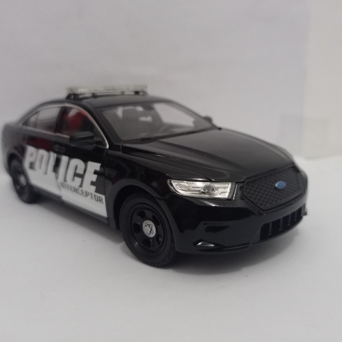 Diecast Ford police interceptor Welly 1:24 mobil polisi mainan murah