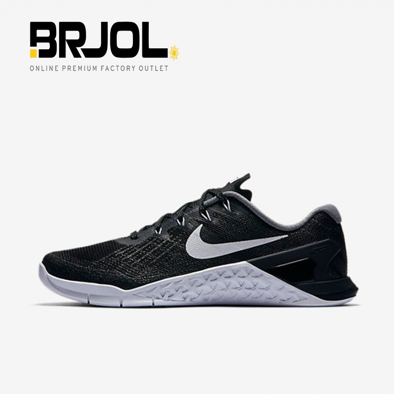 black nike metcon 3