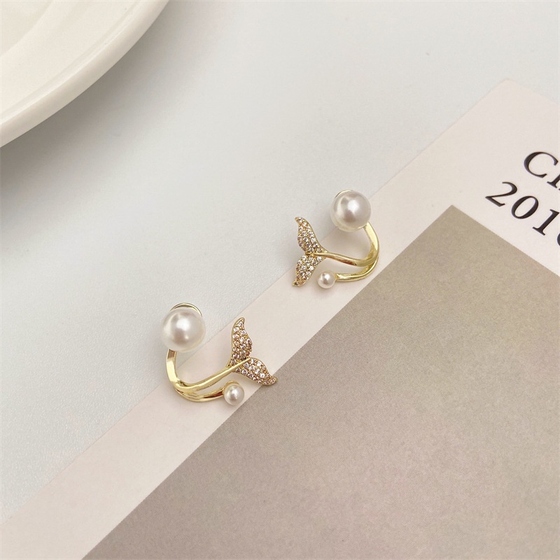 Anting Stud Zircon Kristal Mutiara Berlian Imitasi Bentuk Ekor Ikan Gaya Korea Untuk Wanita