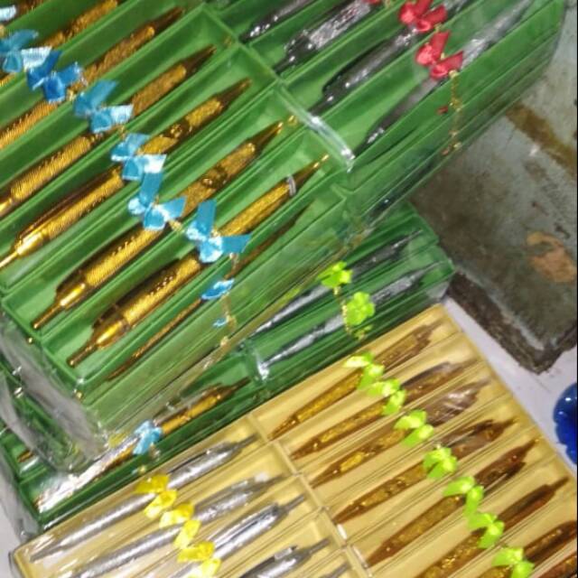 

Souvenir pulpen emas mika