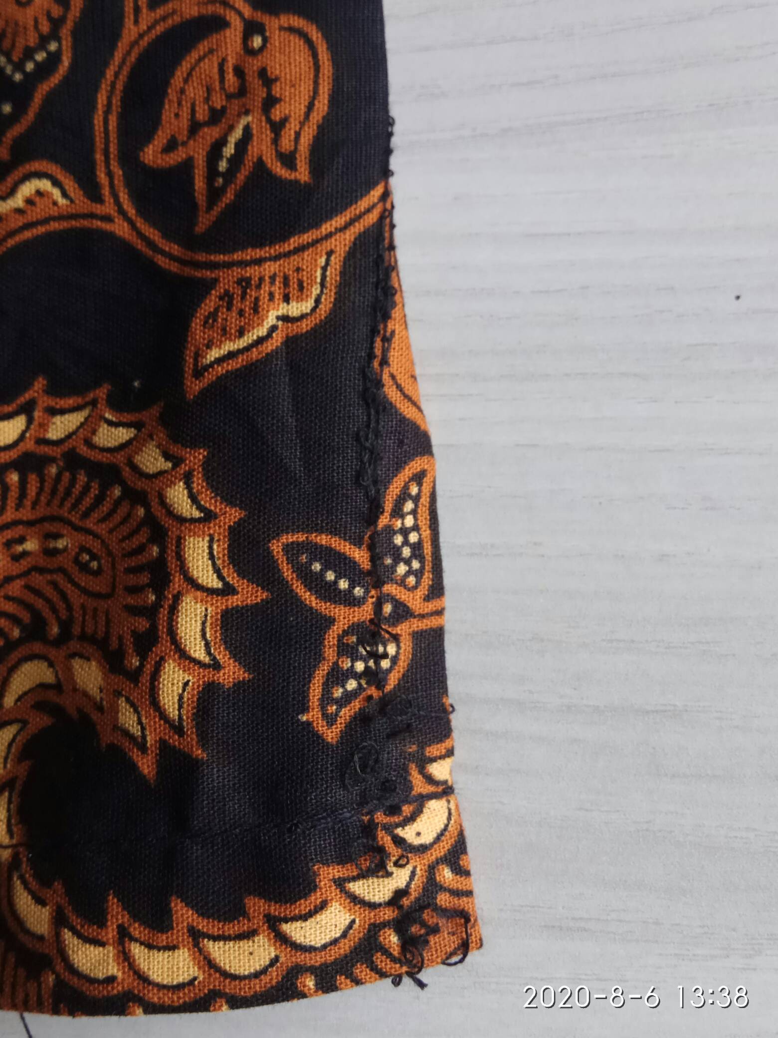 Kemeja Batik Pria Lengan Panjang Motif Mahkota