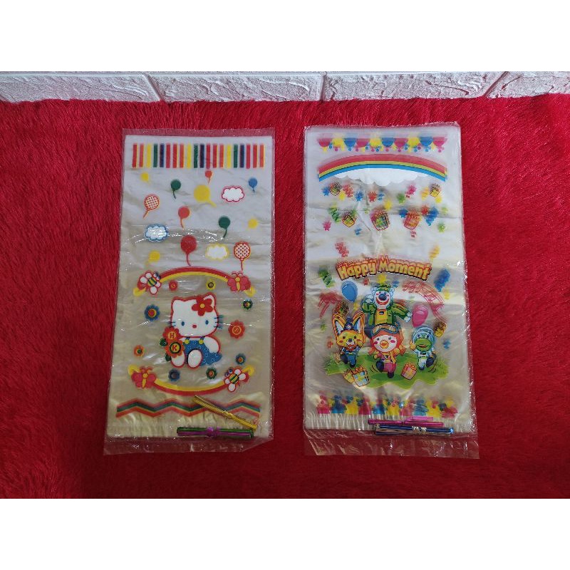 

PLASTiK KARAKTER SOUVENiR ULANG TAHUN 68 g iSi 40 PCS