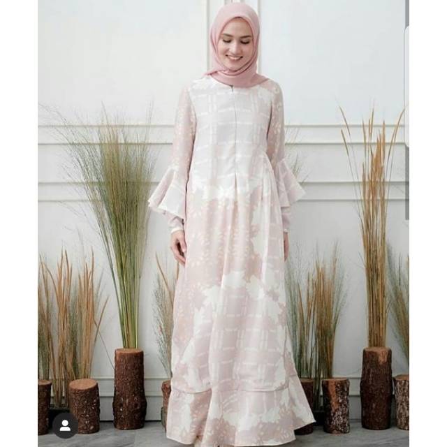 Belle dress Wearing Klamby