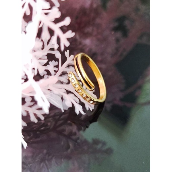 Cincin Fashion Titanium Warna Emas Wanita X10