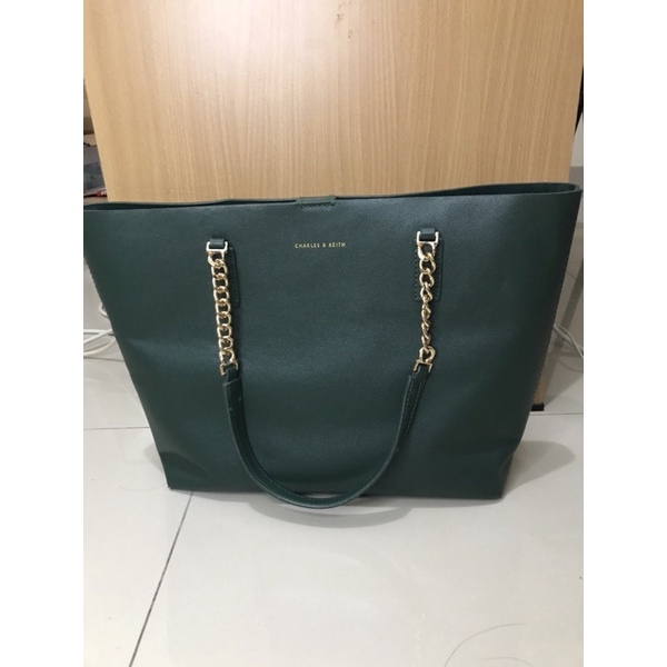 Preloved tas charles & keith / tas besar / tas branded